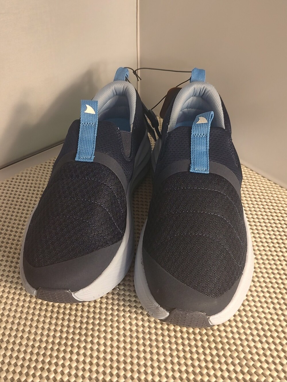 Rugged Shark Men's Size 8 Slip On Recovery Sneakers Shoes